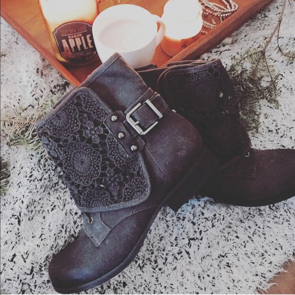 NIB Grey Southwestern Combat Crochet Lace Boots - Picture 3 of 7