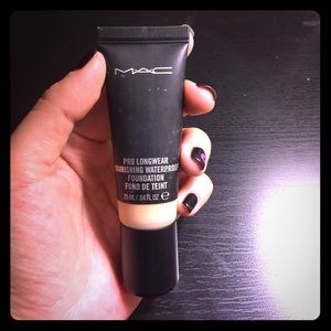 Mac Pro longwear waterproof foundation