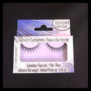 ⚠️⚠️⚠️NEW LASHES⚠️⚠️⚠️  includes glue!