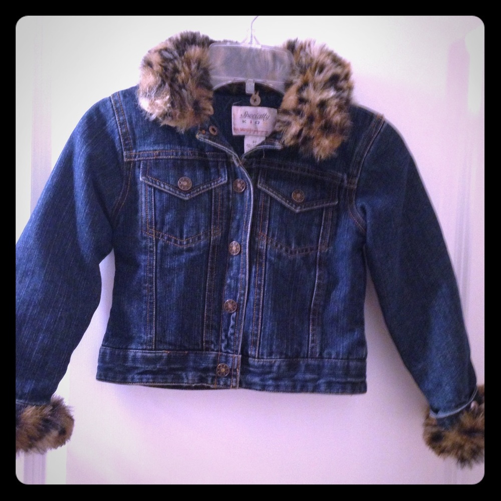 Blue jean jacket with leopard collar