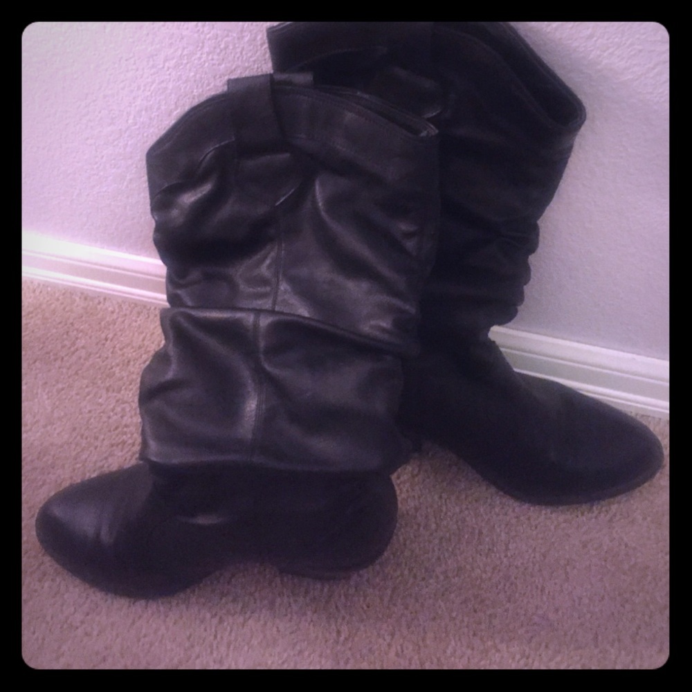 Black heeled faux leather boot