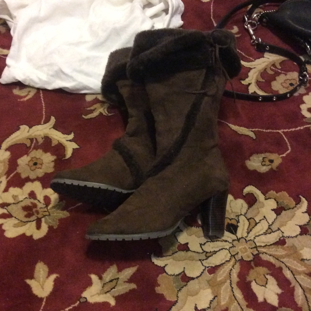 Brown winter boots