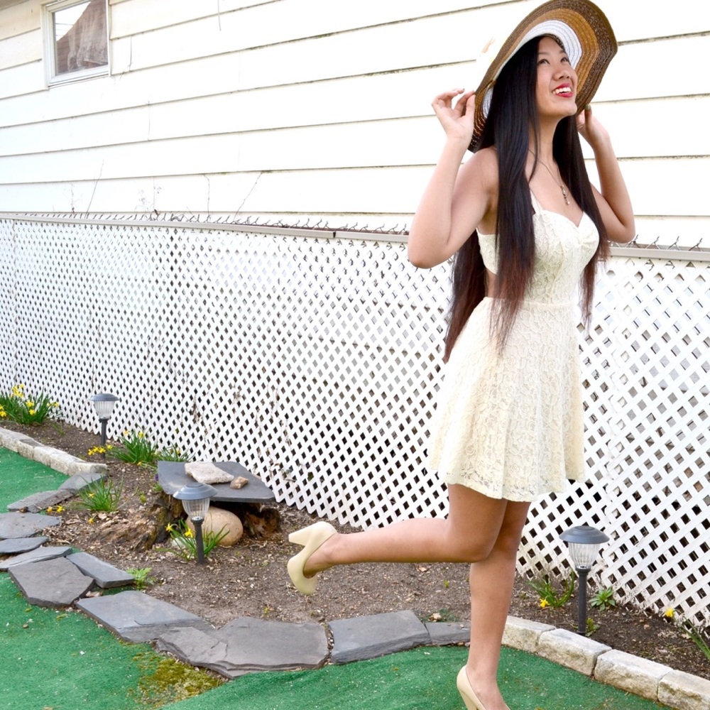 Lace key hole dress
