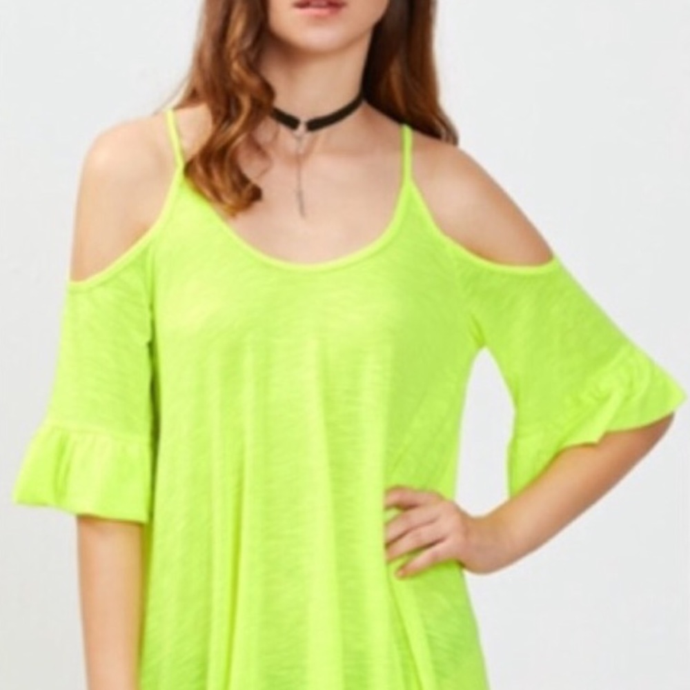 NEW ARRIVAL 🔥Cold shoulder Ruffle cut mini dress - Picture 2 of 3