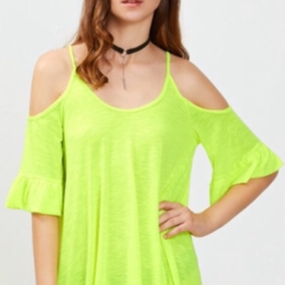 NEW ARRIVAL 🔥Cold shoulder Ruffle cut mini dress - Picture 2 of 3