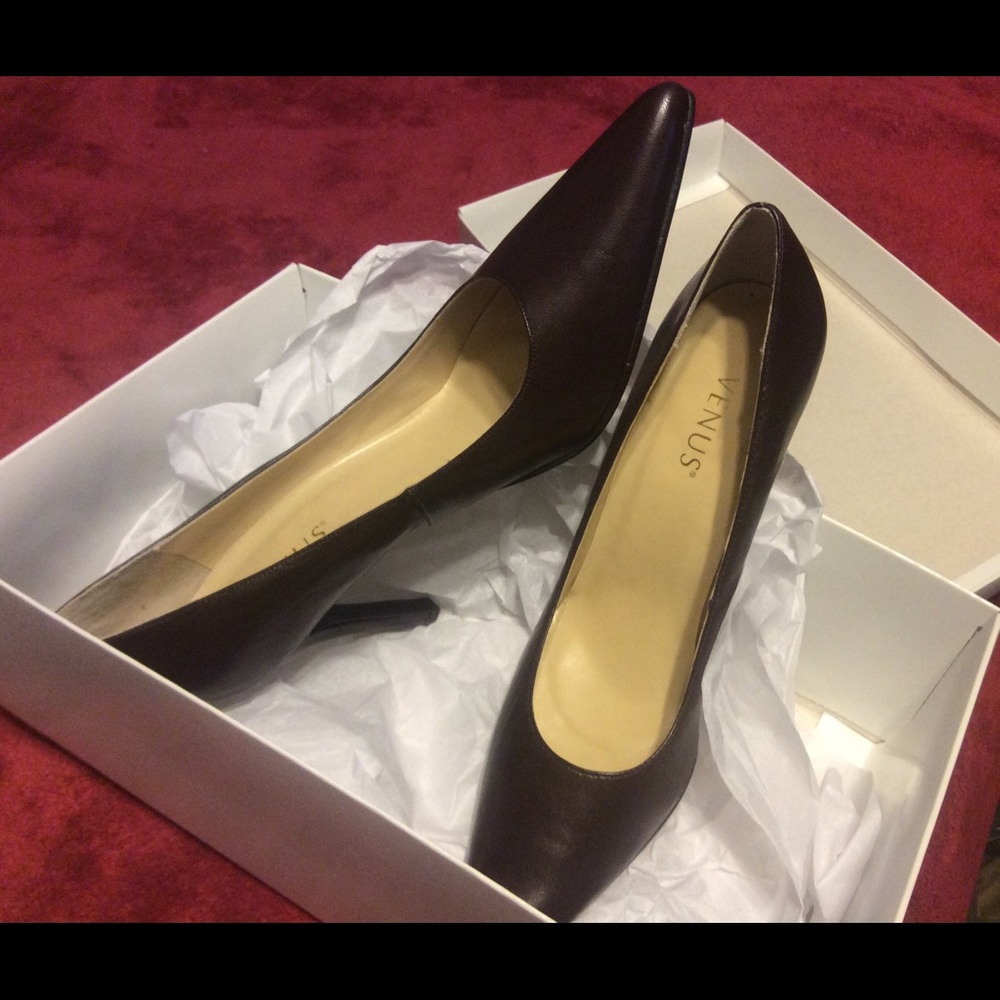 Venus brown pumps