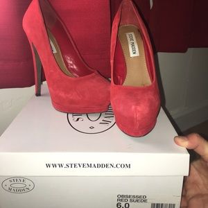 Steve Madden size 6 red pumps