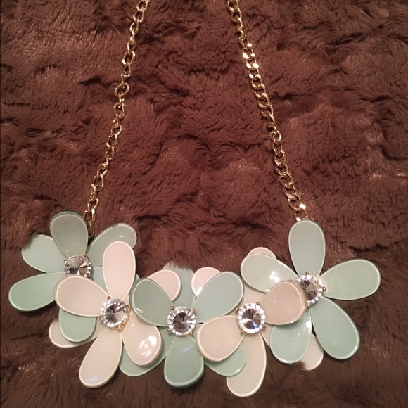 Charming Charlie Jewelry - Charming Charlie Flower Necklace