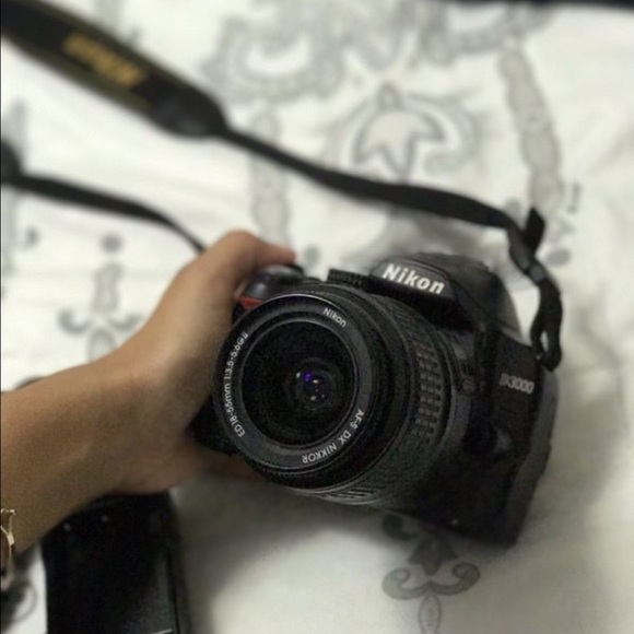 Nikon D3000 - Picture 2 of 4