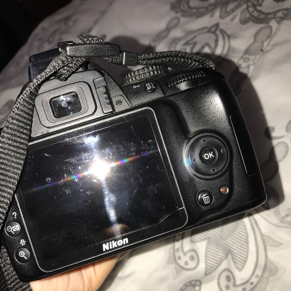 Nikon D3000 - Picture 4 of 4