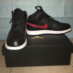 Air Jordans 1 mid bg