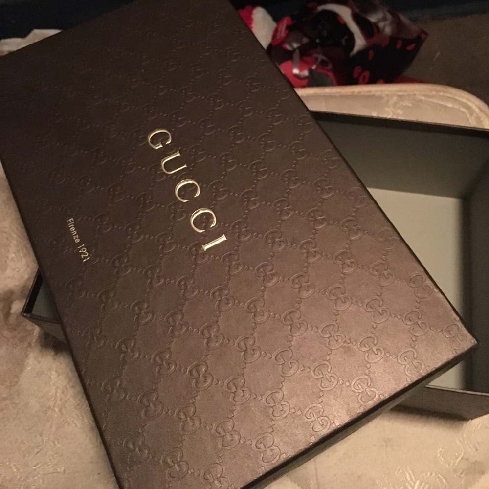 Gucci Shoe box can hold High-Top shoes/ High heels