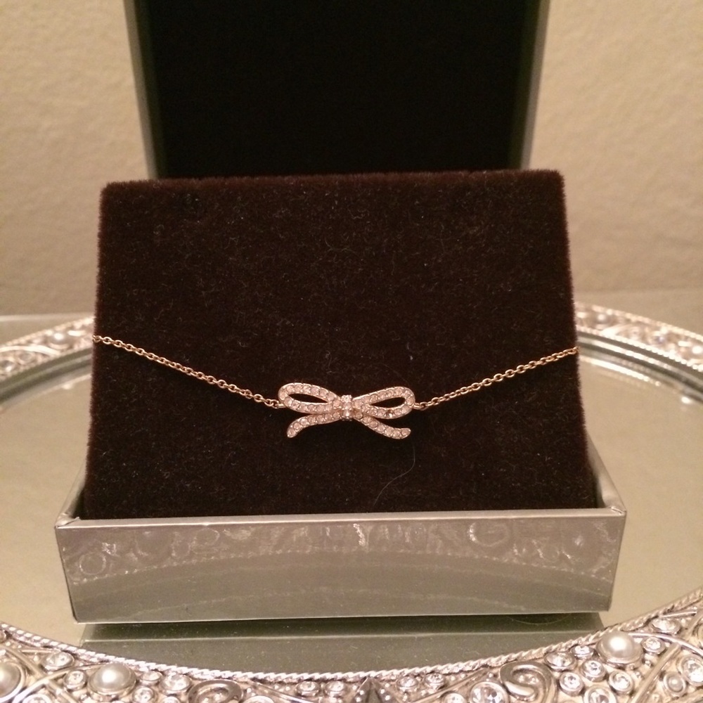 Crystal bow bracelet - Picture 2 of 3