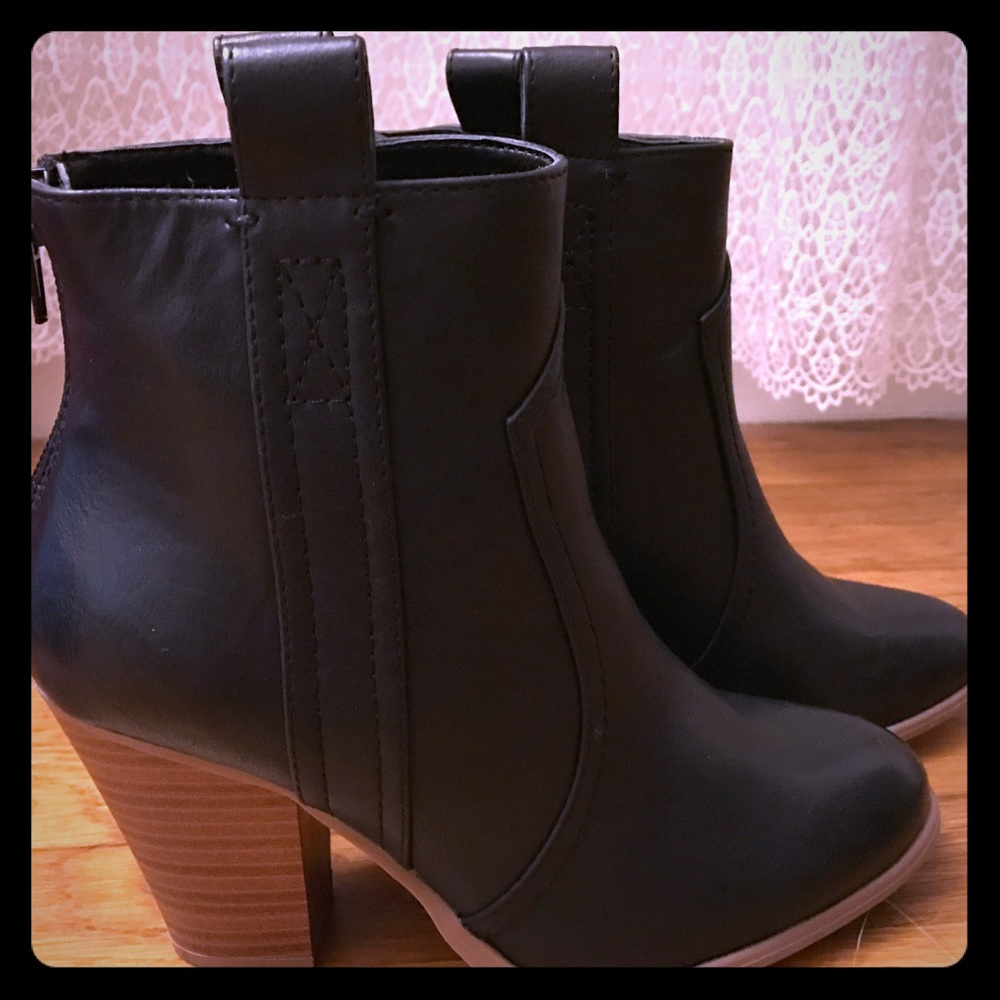 NWB Brand new, never worn black bootie
