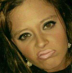 Meet your Posher, Anahea