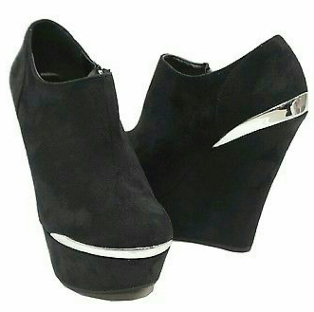 SHI by Journeys Black and Chrome Wedge
