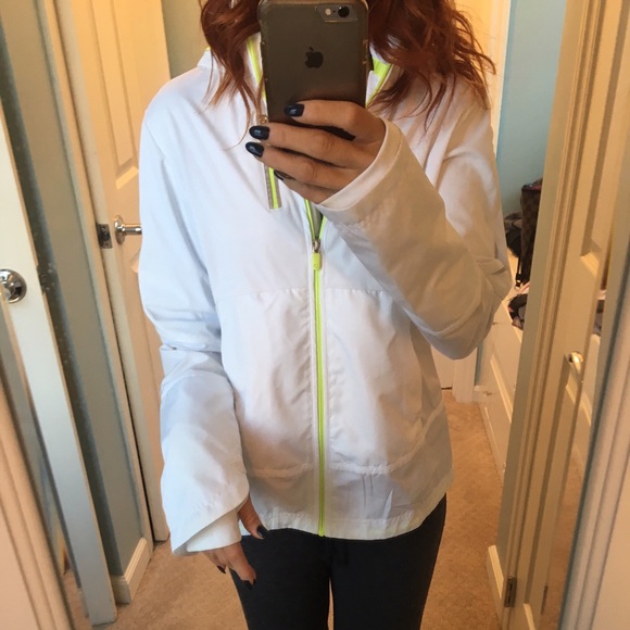 SOLD GapFit White Jacket - Picture 3 of 3