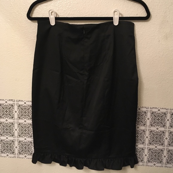 Retl$159 Sm Sexy Bebe skirt with asymmetrical front 💜 - Picture 3 of 4