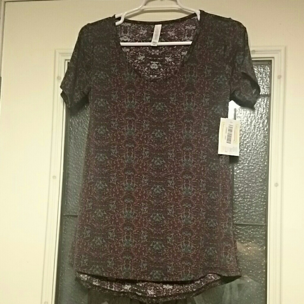 NWT XXS Green/Black/Maroon patterned Classic T