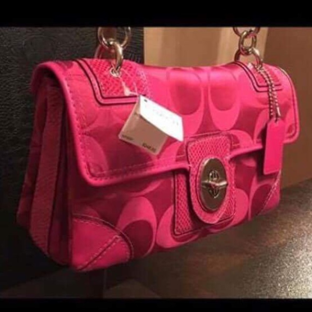 🇺🇸July 4th Sale🇺🇸Authentic magenta Coah purse