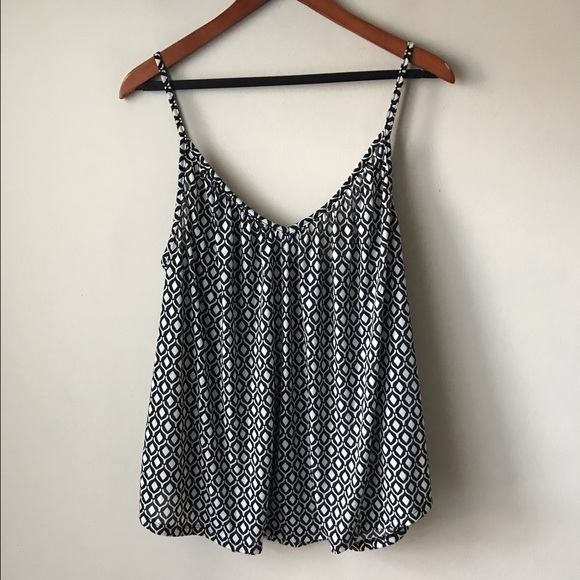 H&M Tops - H&M geoprint tank top