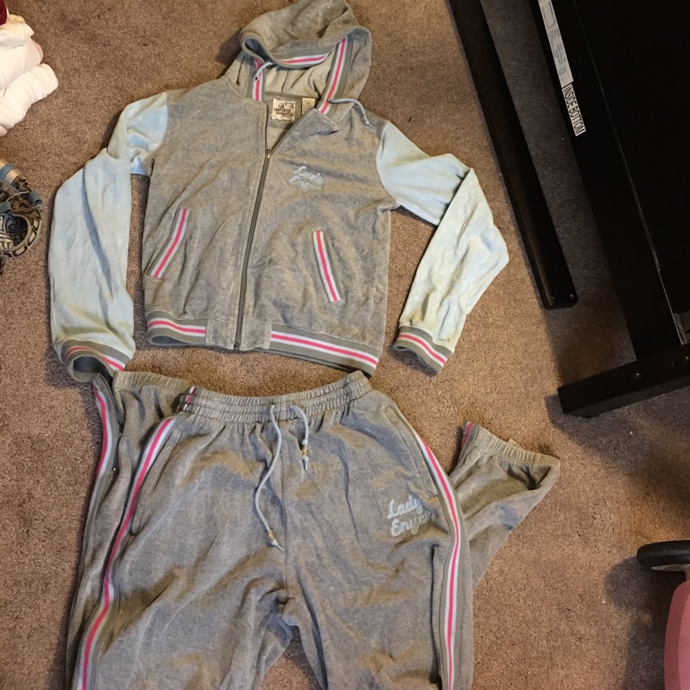Lady enyce velour sweat suit