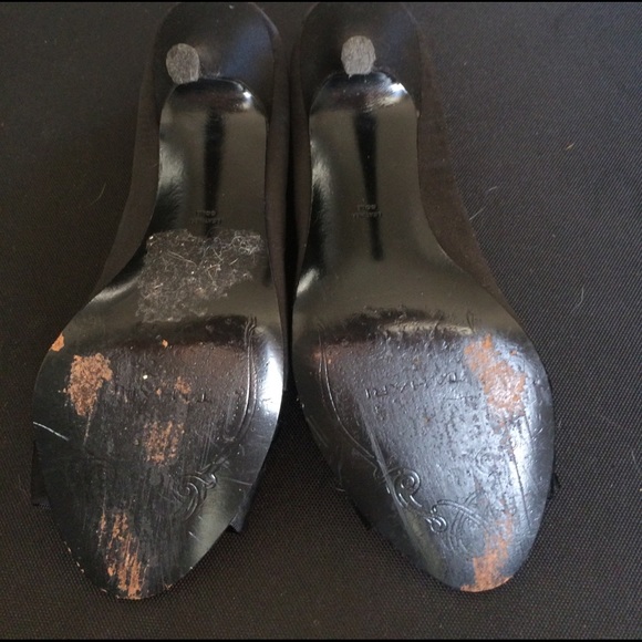 Tahari black ruffled open toe heel - Picture 5 of 7