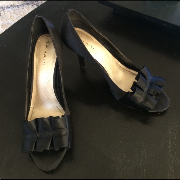 Tahari black ruffled open toe heel - Picture 7 of 7
