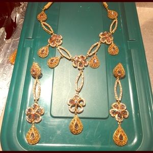 Beautiful necklace with earings