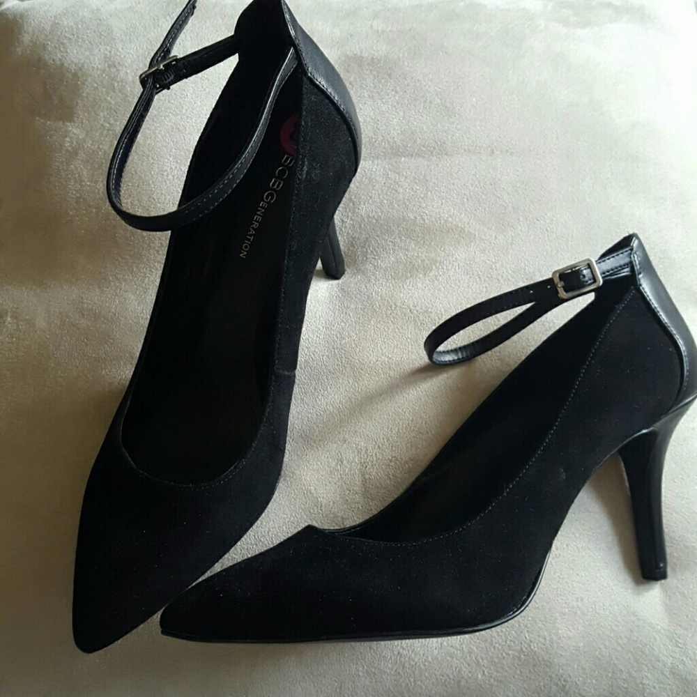 BCBG velvet pointed toe pumps w/ankle strap NWT