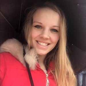 Meet your Posher, Emily