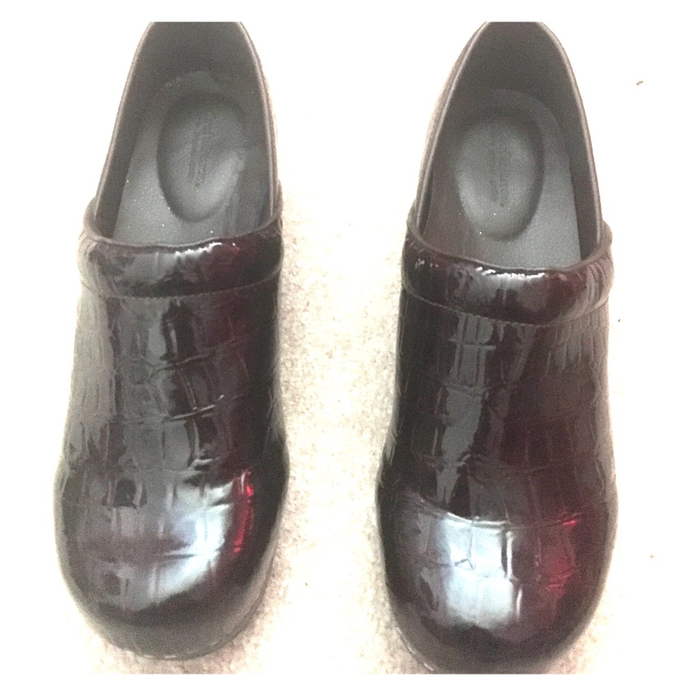 Comfy Clogs W Croc look