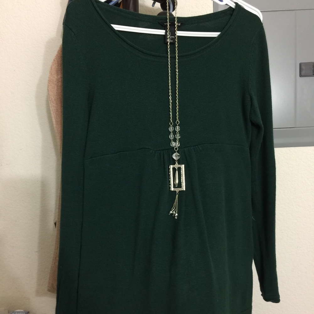 Fashion necklace (blouse not included)