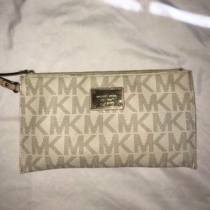 MICHAEL KORS CLUTCH WRISTLET