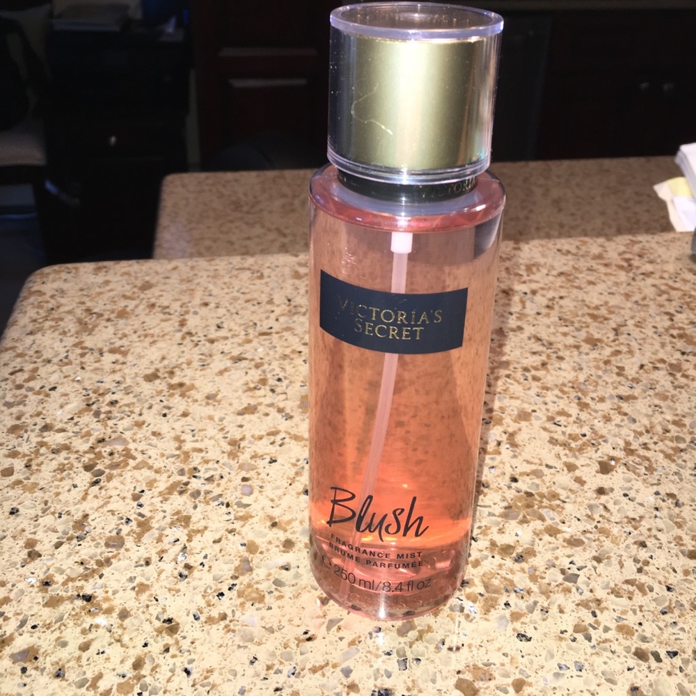 SOld on Ⓜ️!! VS fragrance mist "Blush"