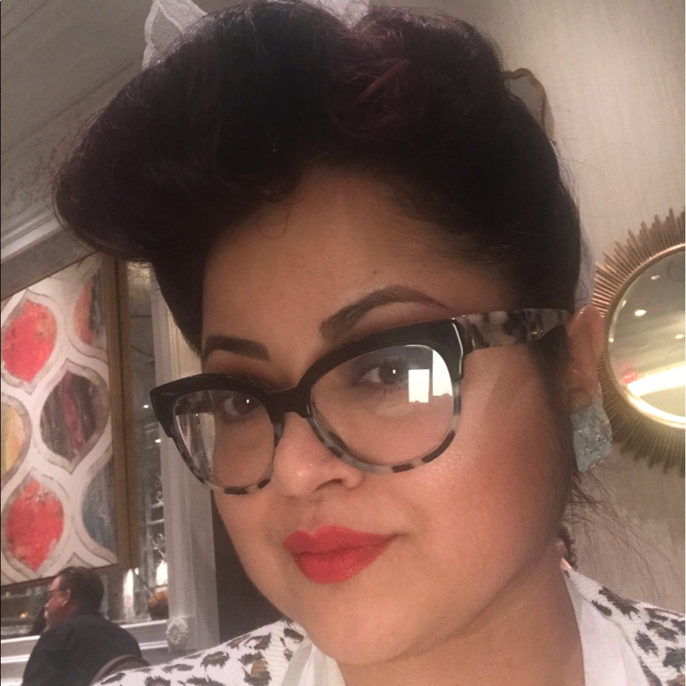 Meet your Posher, Magda