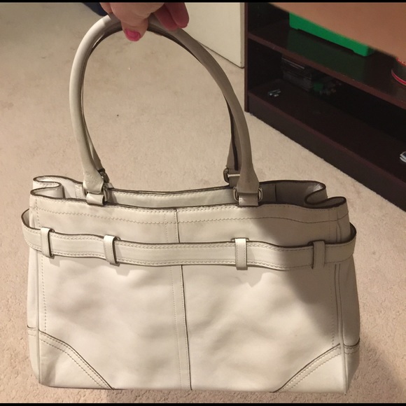 PRICE DROP!! MUST SELL!!  Authentic Coach purse - Picture 2 of 8