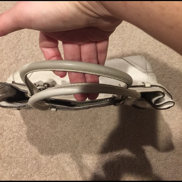 PRICE DROP!! MUST SELL!!  Authentic Coach purse - Picture 3 of 8