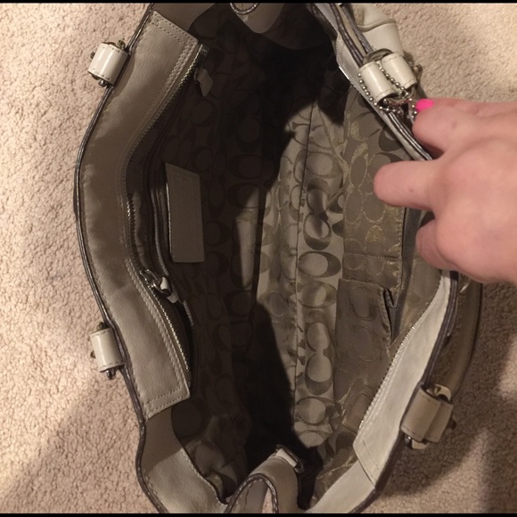 PRICE DROP!! MUST SELL!!  Authentic Coach purse - Picture 4 of 8