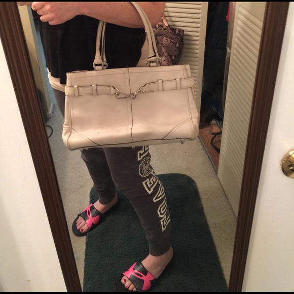 PRICE DROP!! MUST SELL!!  Authentic Coach purse - Picture 8 of 8