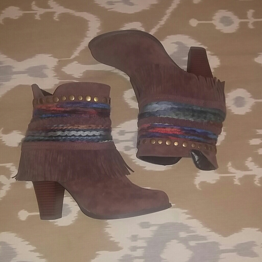 ✨Sale✨TODAY ONLY! Fringe booties