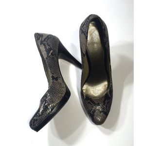 Nine West Rocha Grey Snakeskin Fabric Pumps