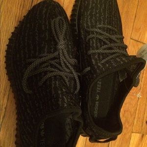 Yezzy black size 11