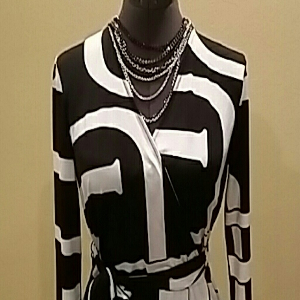 Dress - Picture 2 of 4