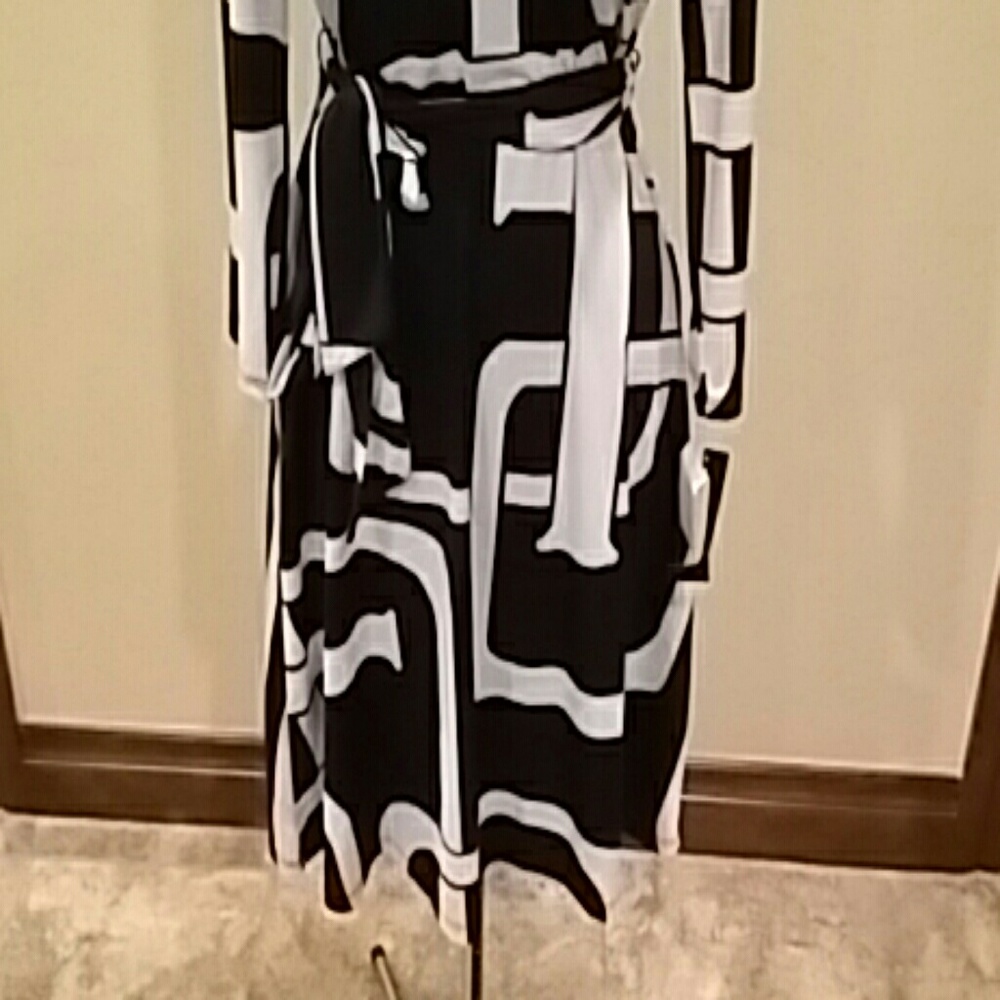 Dress - Picture 4 of 4