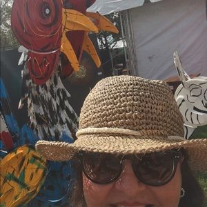 Meet your Posher, Rebeca
