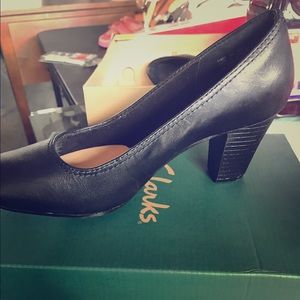 Clarks Size 8 wide Navy Blue professional Heels