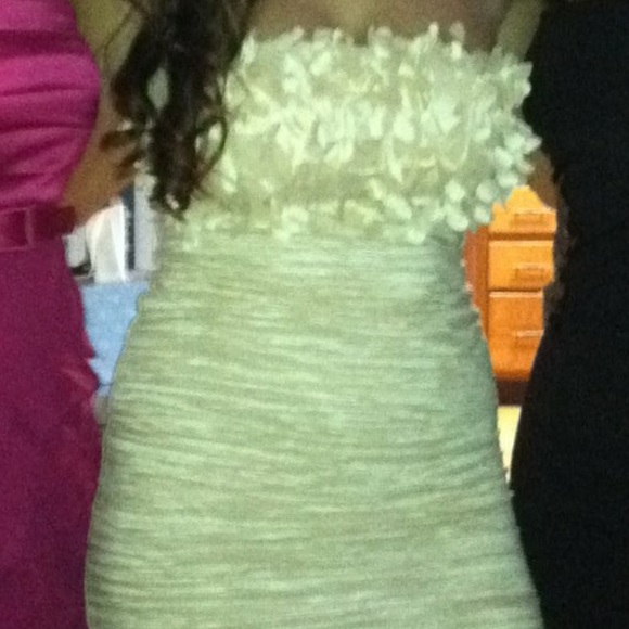 Cream strapless dress - Picture 5 of 6