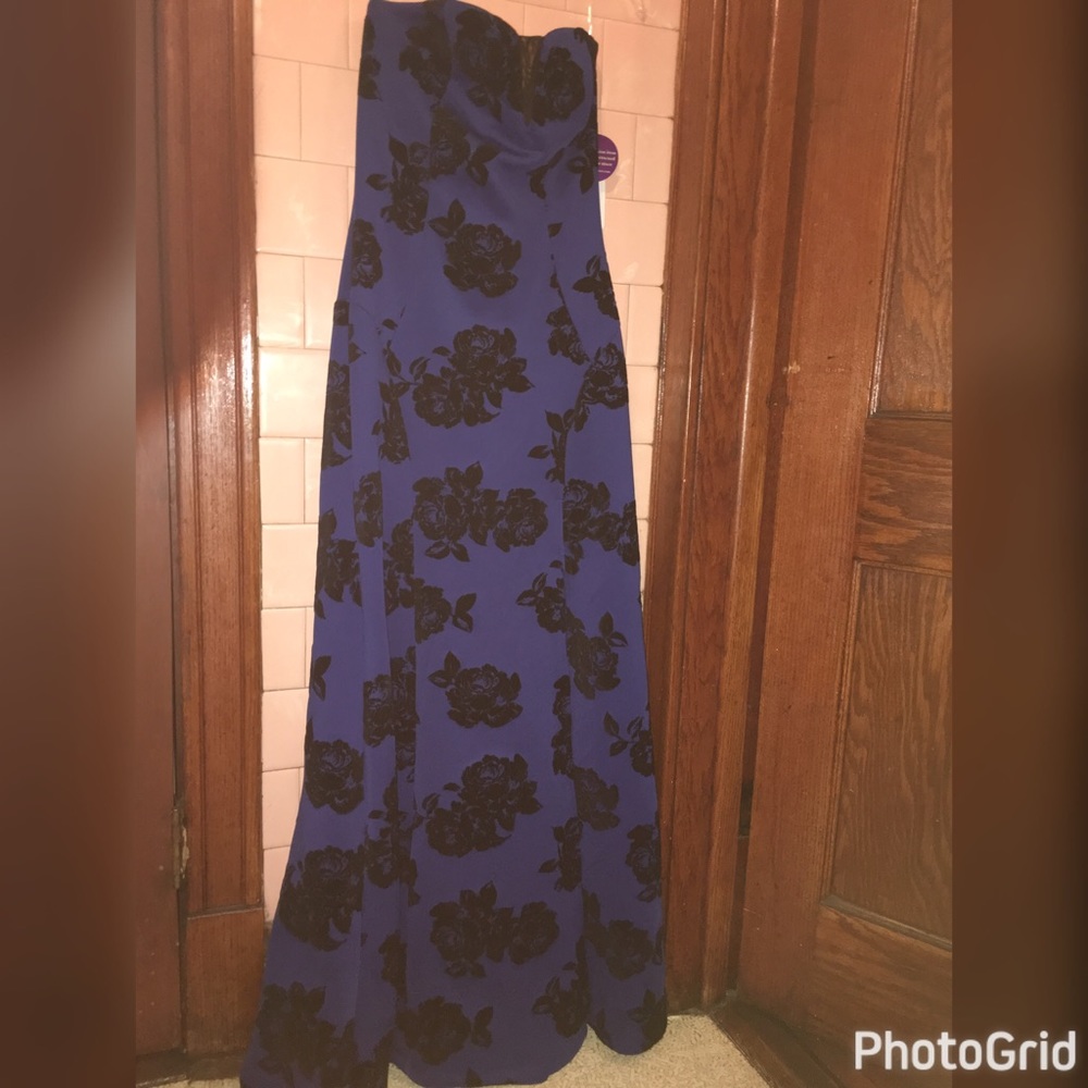 Prom dress - Picture 2 of 3