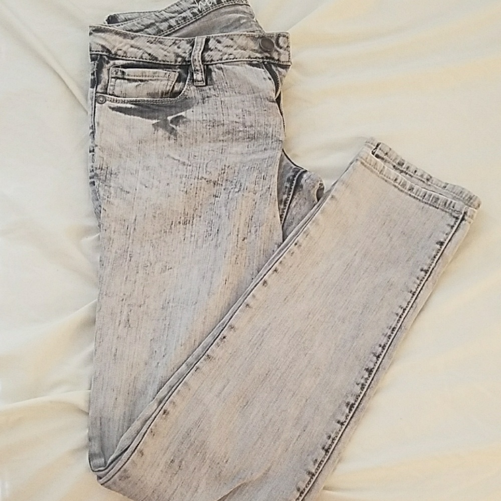 Acid wash gray jeans